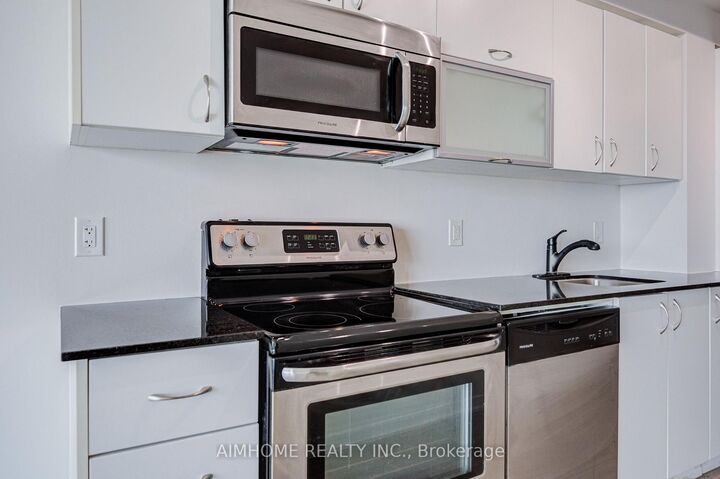 Property Photo: 150 East Liberty Street 1909 ON M6K 3R5