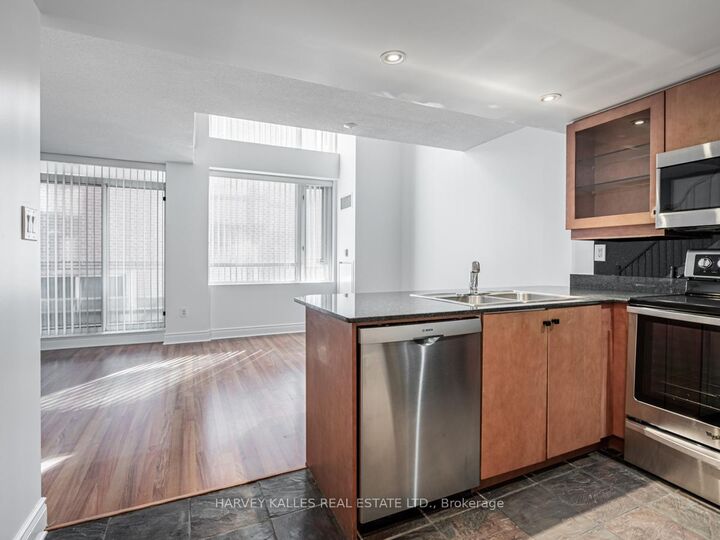 Property Photo:  80 Cumberland Street 708  ON M5R 3V1 
