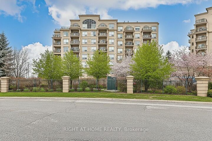 8 Maison Parc Court 305 — photo 1