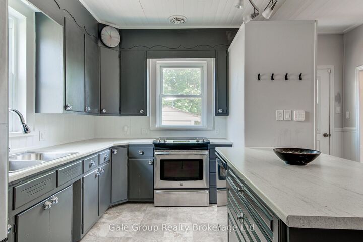 Property Photo:  80 William Street  ON N5C 1M5 