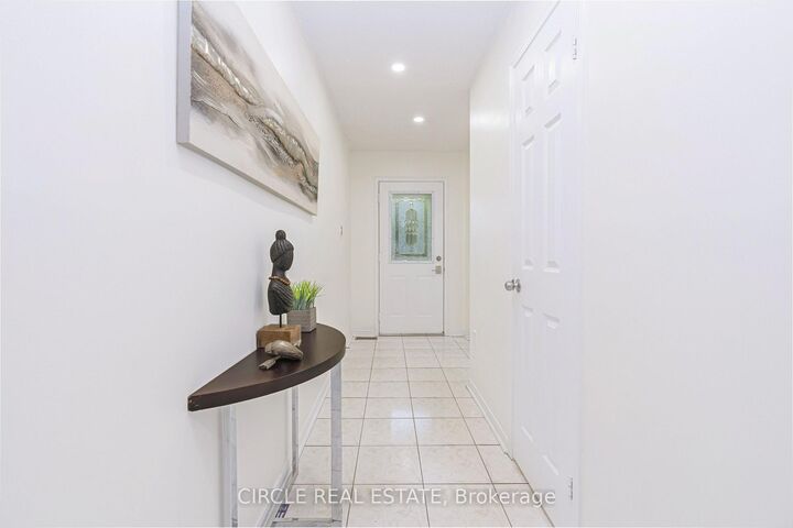 Property Photo:  4920 Rathkeale Road 1  ON L5V 2E9 