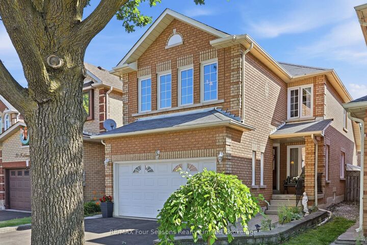 Property Photo: 32 Faithknight Court ON L7A 1H9
