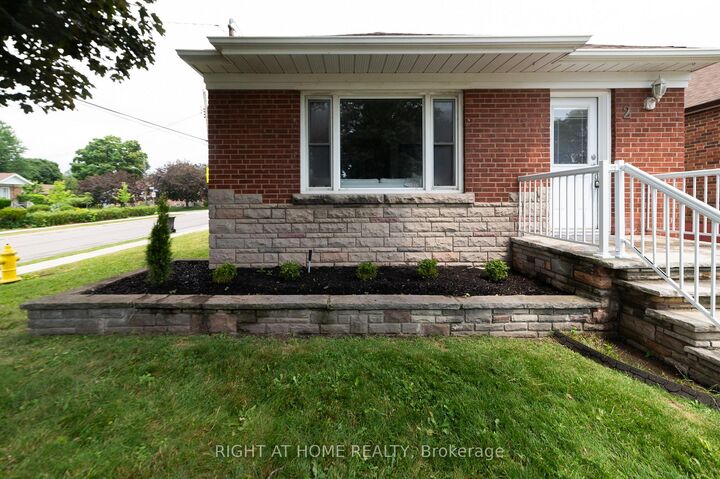 Property Photo:  2 Midholm Drive  ON M1K 3A9 