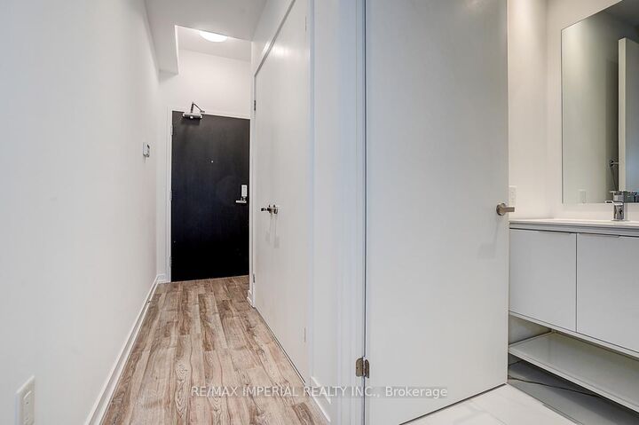 Property Photo: 77 Shuter Street 710 ON M5B 0B8