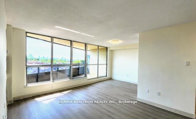 Property Photo: 21 Vaughan Road 1608 ON M6G 2N2