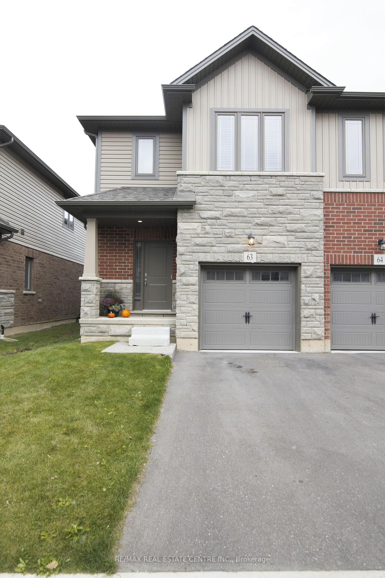 Property Photo:  77 Diana Avenue 63  ON N3T 0R6 