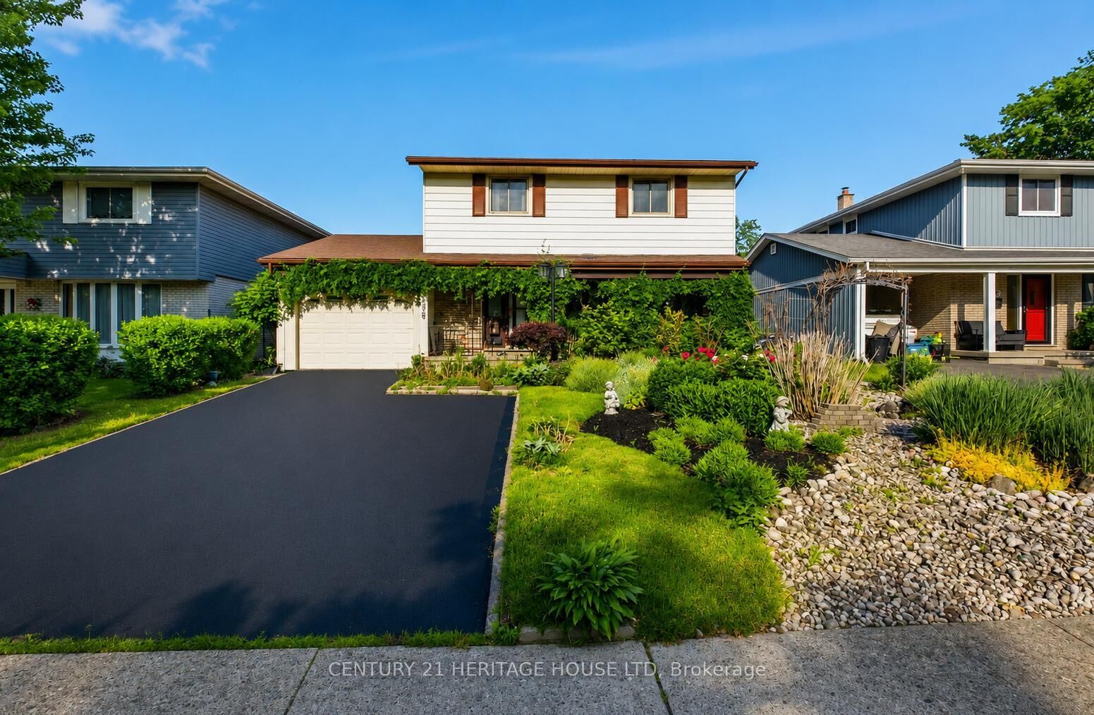 Property Photo:  106 Memorial Drive  ON N3R 5S3 