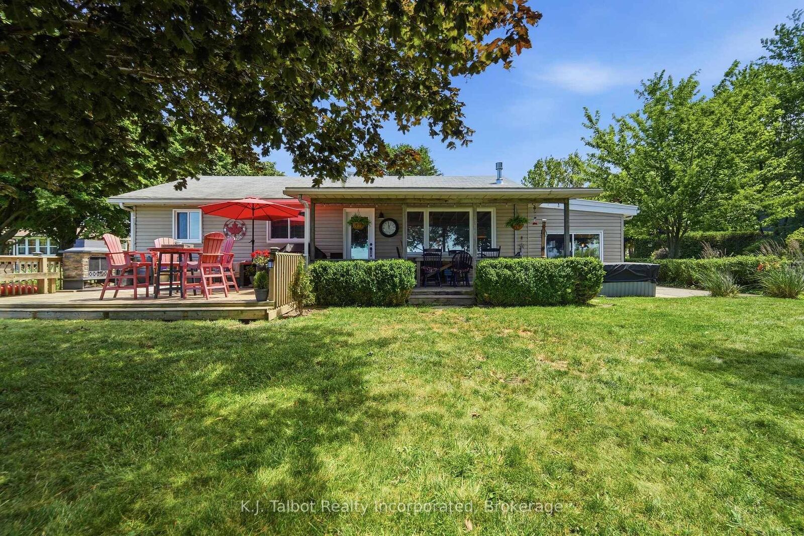 Property Photo: 72163 Lakeshore Drive N ON N0M 2T0