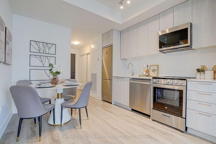 Property Photo: 185 Deerfield Road 1002 ON L3Y 0G7
