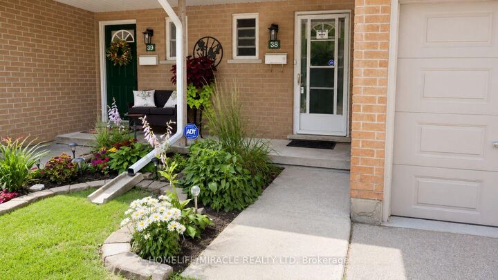 Property Photo:  10 Holborn Court 38  ON N2A 3Y9 