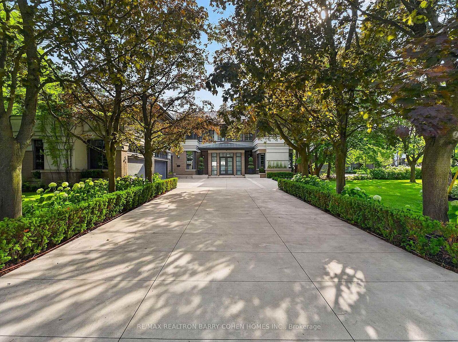 Property Photo: 17 Alderbrook Drive ON M3B 1E3