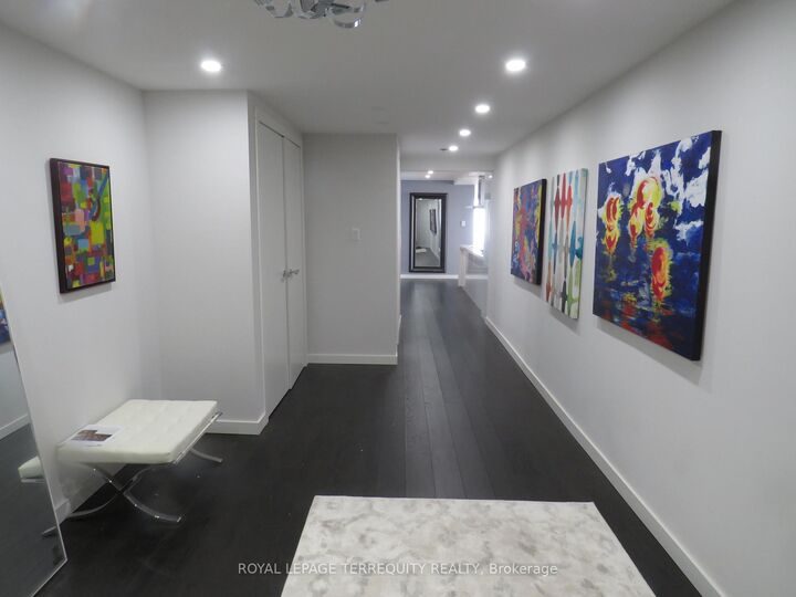 Property Photo: 2045 Lake Shore Boulevard W 3305 ON M8V 2Z6