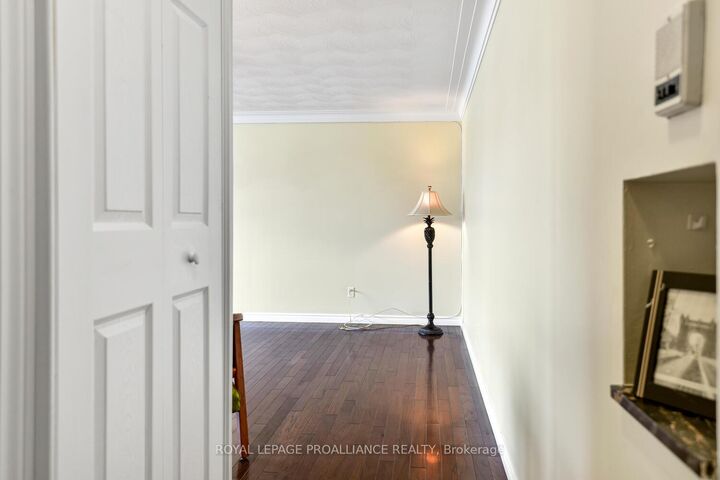 Property Photo:  167 Pearl Street E 11  ON K6V 1R5 