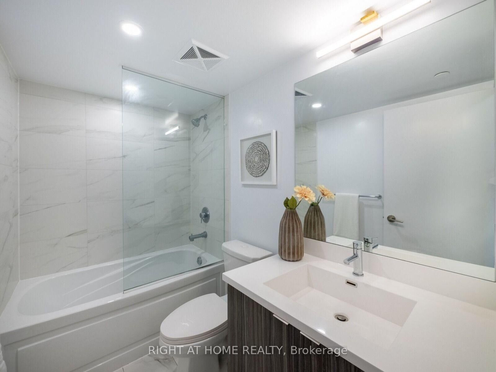 Property Photo:  219 Dundas Street E 707  ON M5A 0V1 