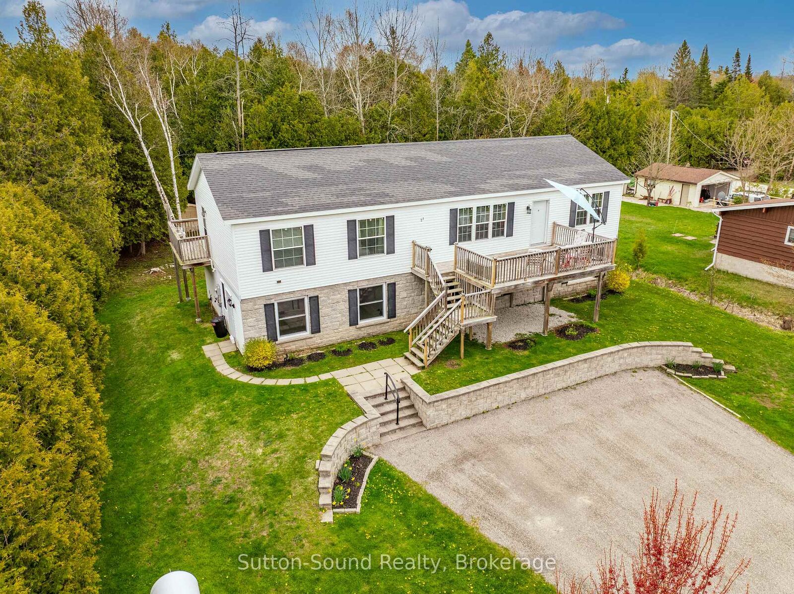 Property Photo: 21 Cardinal Avenue ON N0H 2T0
