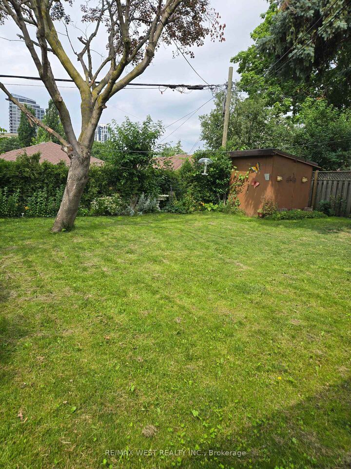 Property Photo: 26 Nipissing Drive ON M9B 4V5