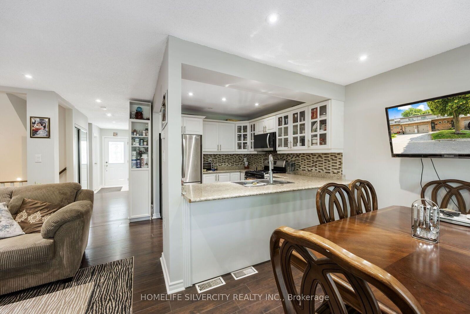 Property Photo: 399 Vodden Street E 64 ON L6V 3V1