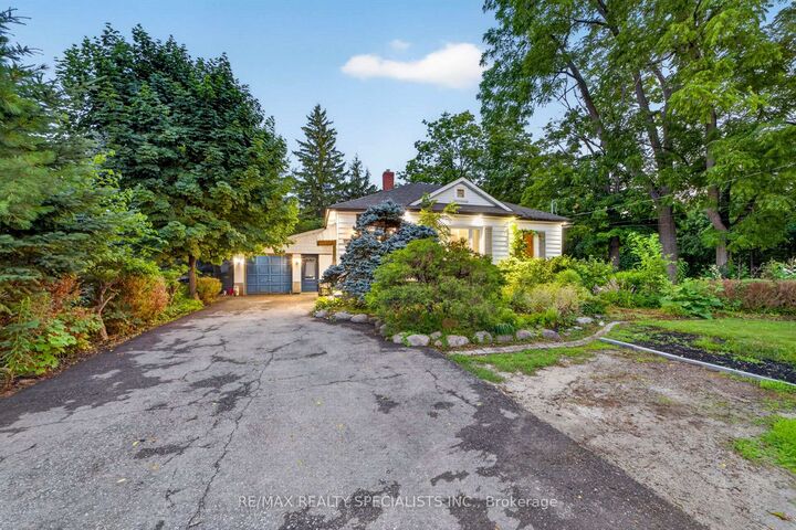 Property Photo: 7596 Creditview Road ON L6Y 0G5