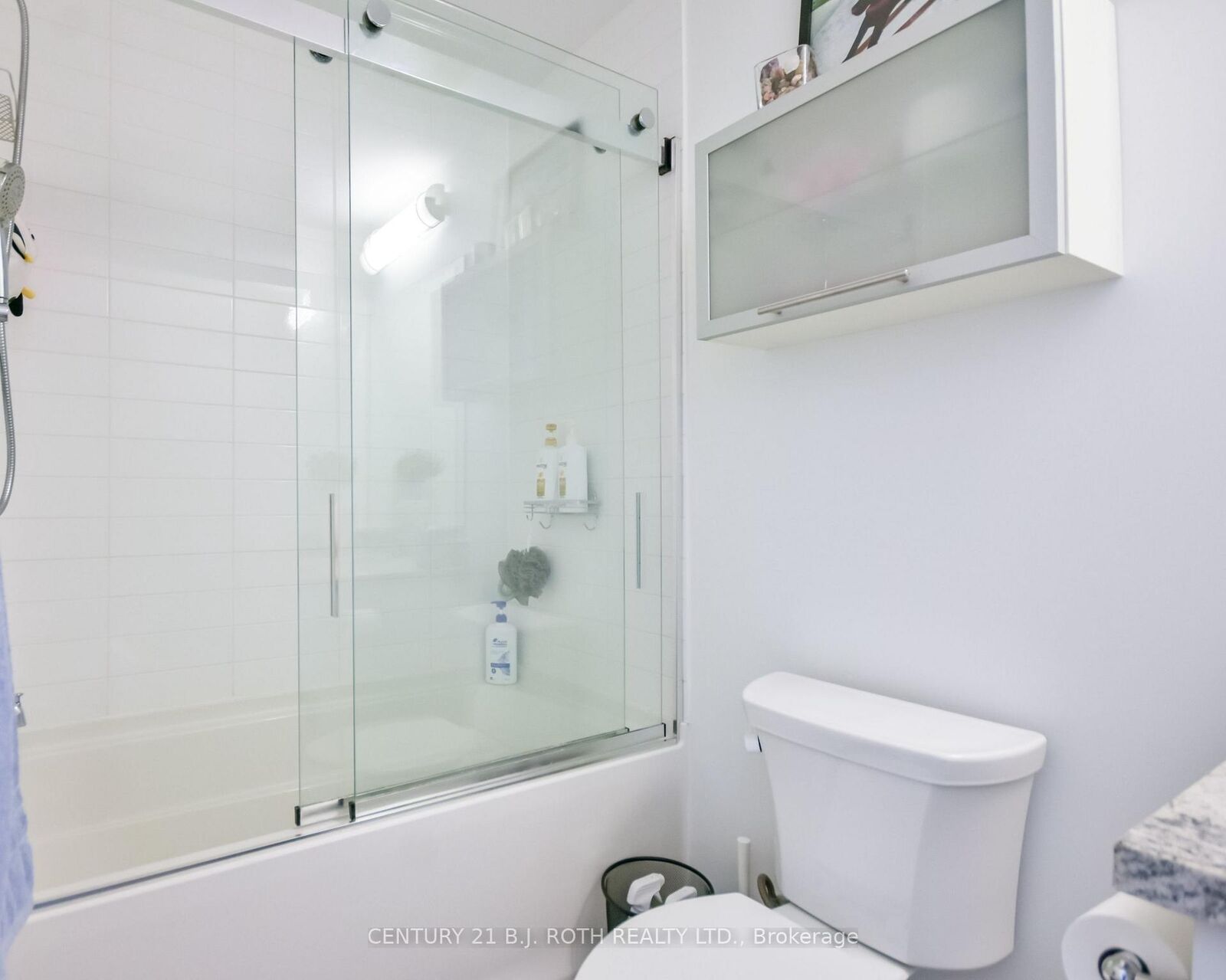 Property Photo: 40 Horseshoe Boulevard 107 ON L4M 4Y8