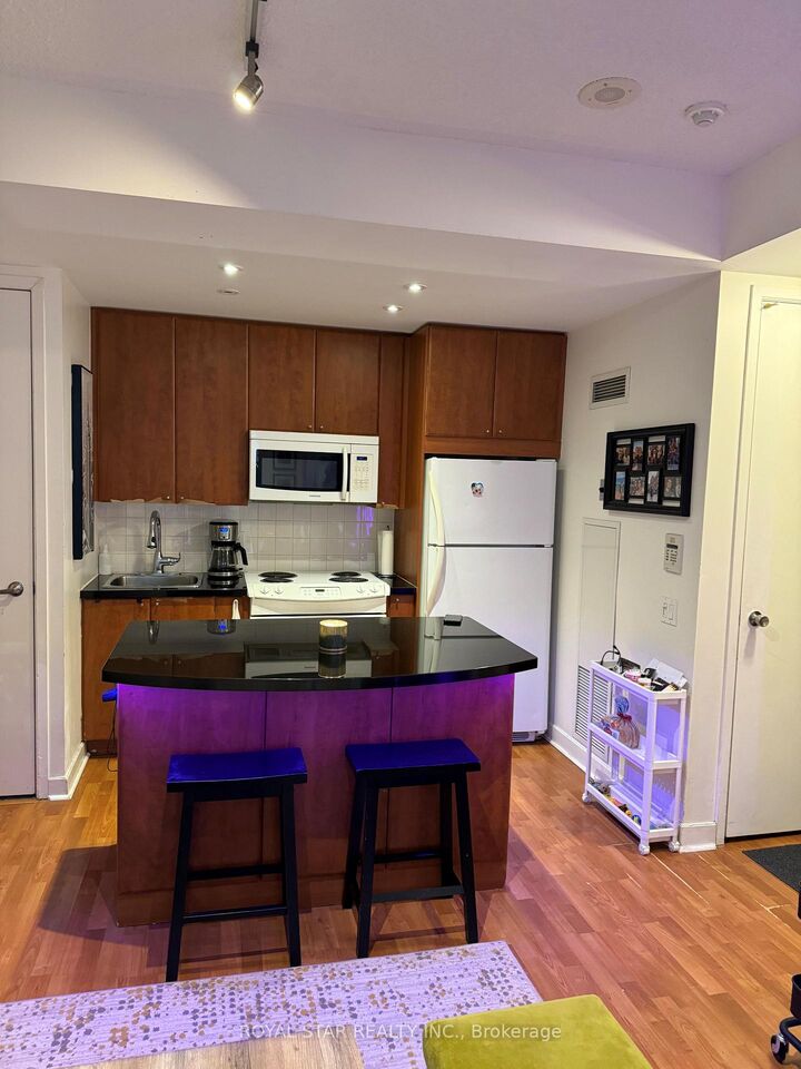 Property Photo:  85 Bloor Street 706  ON M4W 0A8 