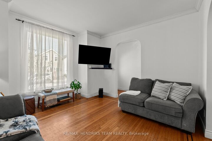 Property Photo:  192 Wood Street E  ON L8L 3Z1 