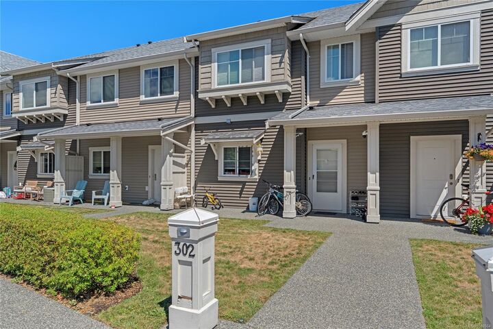 Property Photo:  1675 Crescent View Dr #302  BC V9S 0A8 