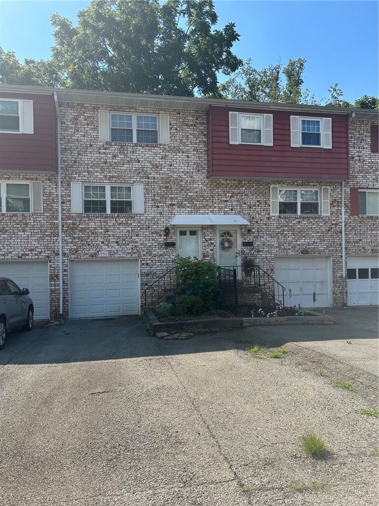 Property Photo:  950 Academy  PA 15601 