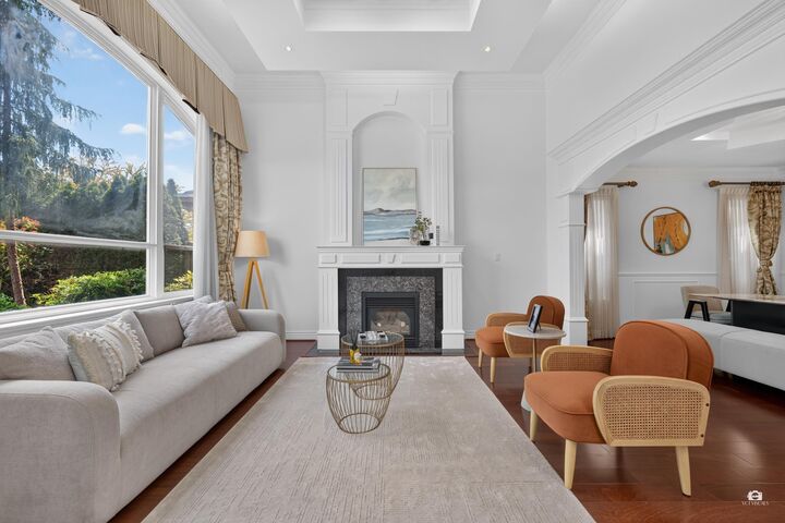 6286 Dunsmuir Crescent — photo 1