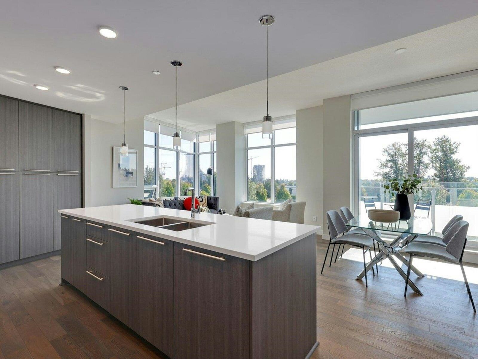 Property Photo:  5033 Cambie Street 604  BC V5Z 0H6 