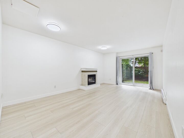 Property Photo: 5525 Halley Avenue 7 BC V5H 2R1