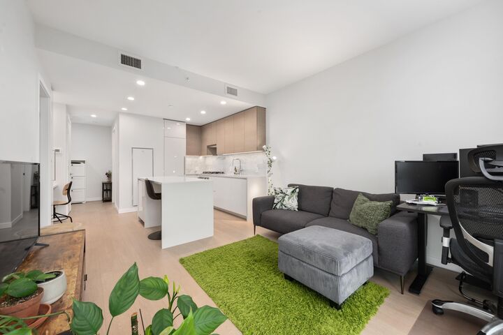 Property Photo:  2186 Gilmore Avenue 1301  BC V5C 0N7 