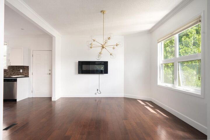 Property Photo:  925 E 19th Avenue Upper  BC V5V 1K8 