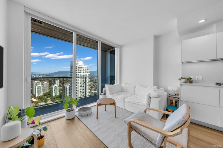 Property Photo: 6000 McKay Avenue 3906 BC V5H 0K2