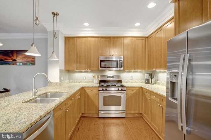Property Photo: 1115 Cameron Street 117 VA 22314