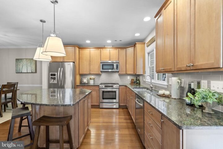 Property Photo: 7049 Kings Manor Drive VA 22315