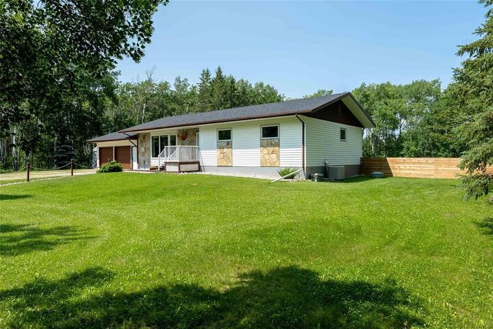 Property Photo:  40 Birchview Drive  MB R0E 0A0 