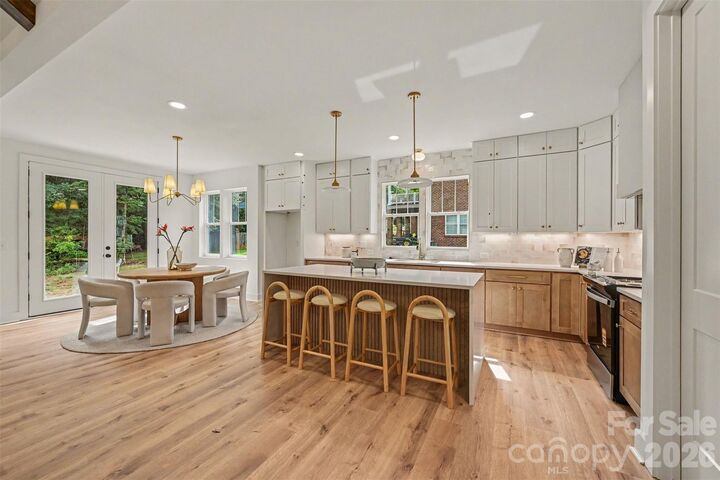 Property Photo:  401 7th Street NE  NC 28613 