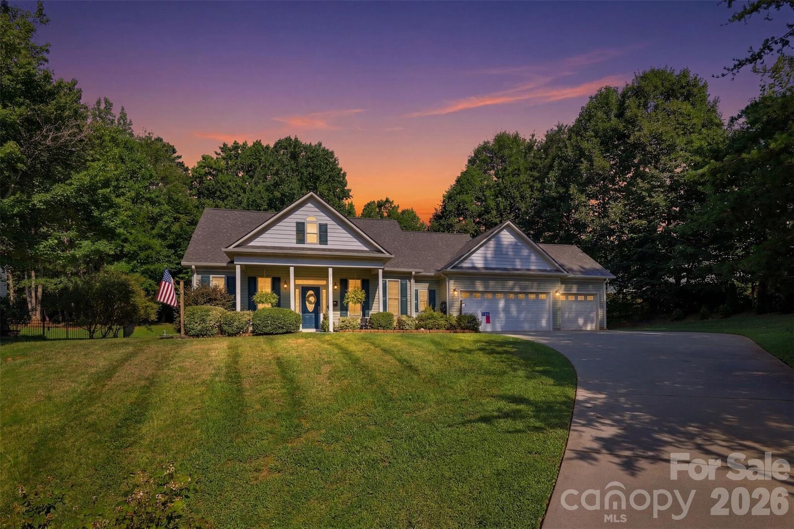 Property Photo: 3809 Creek Ridge Drive NC 28037