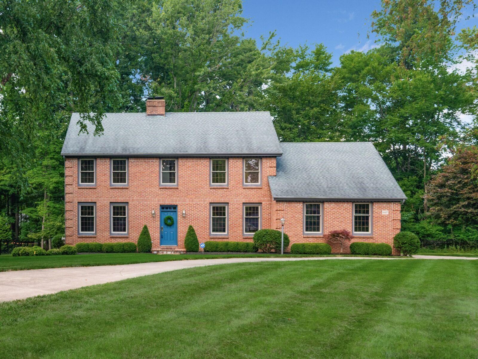 Property Photo: 6687 Hawksnest Court OH 43082