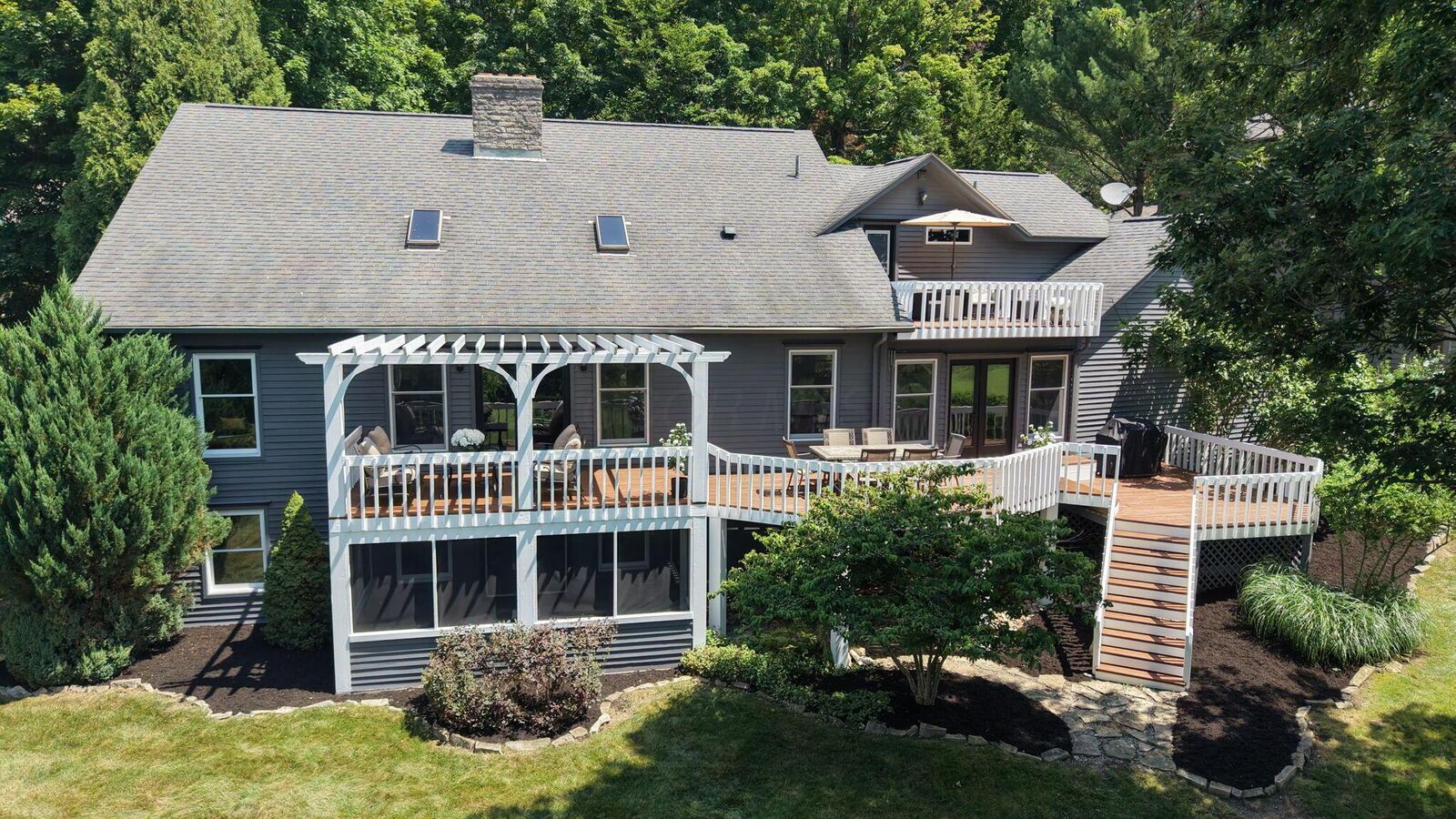 Property Photo: 72 Pinehurst Drive OH 43023