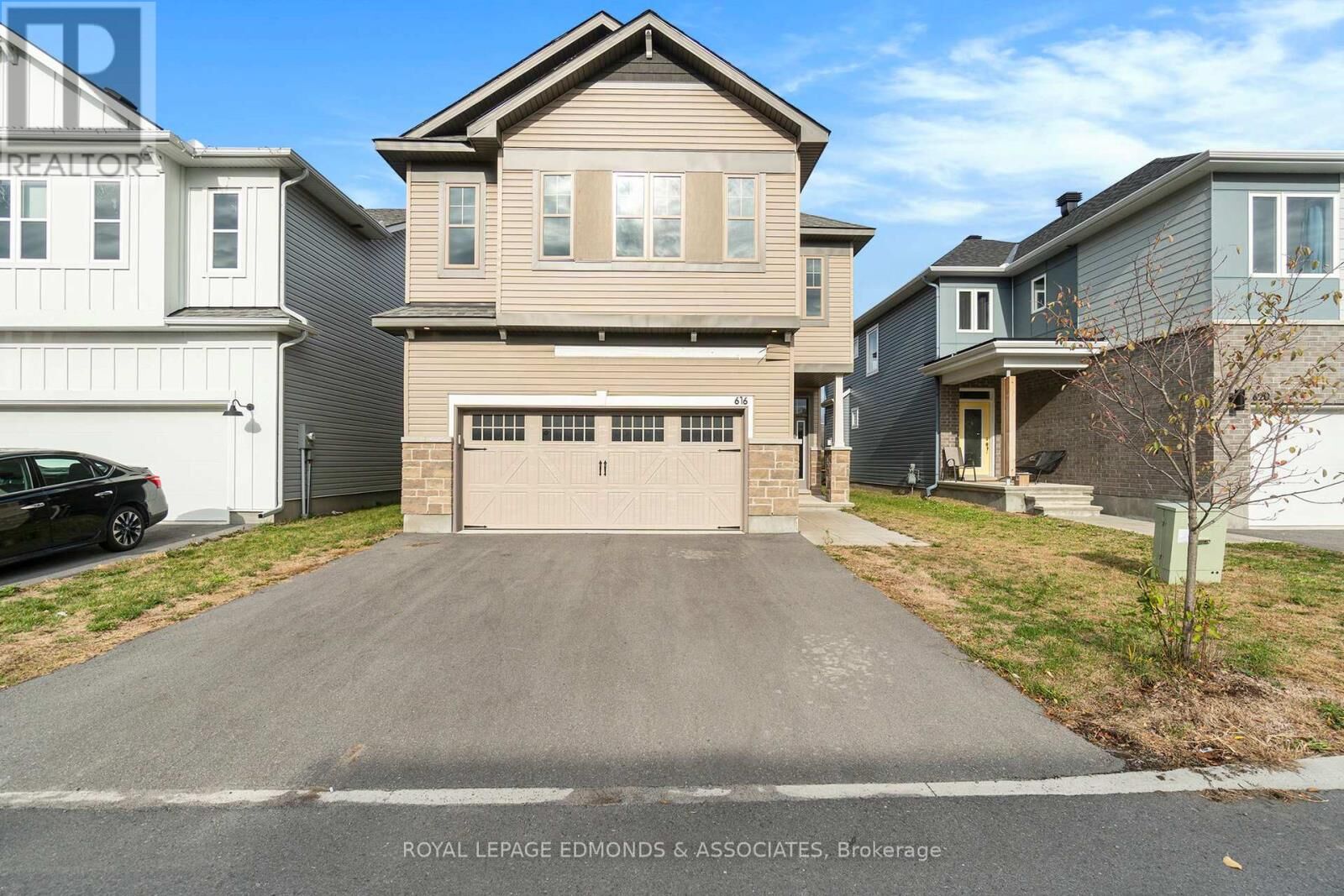 Property Photo: 616 Enclave Lane ON K4K 0M8