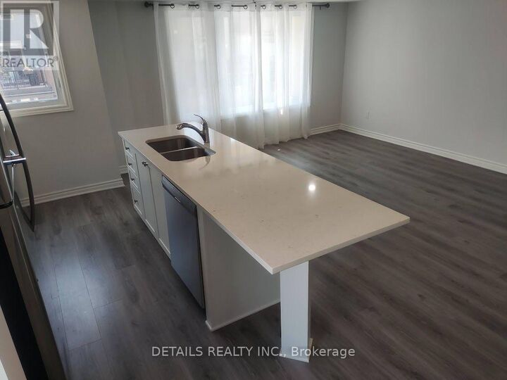 Property Photo:  800 Kiniw Private  ON K1K 5A3 