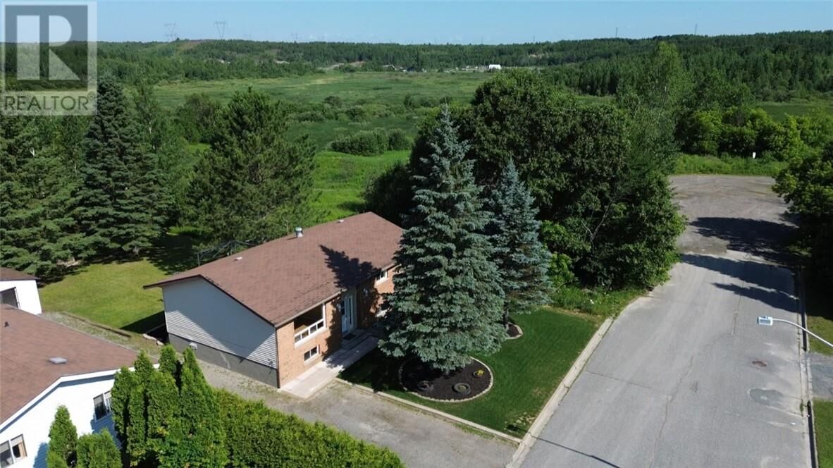 Property Photo: 37 Rideau Avenue ON P0M 1M0