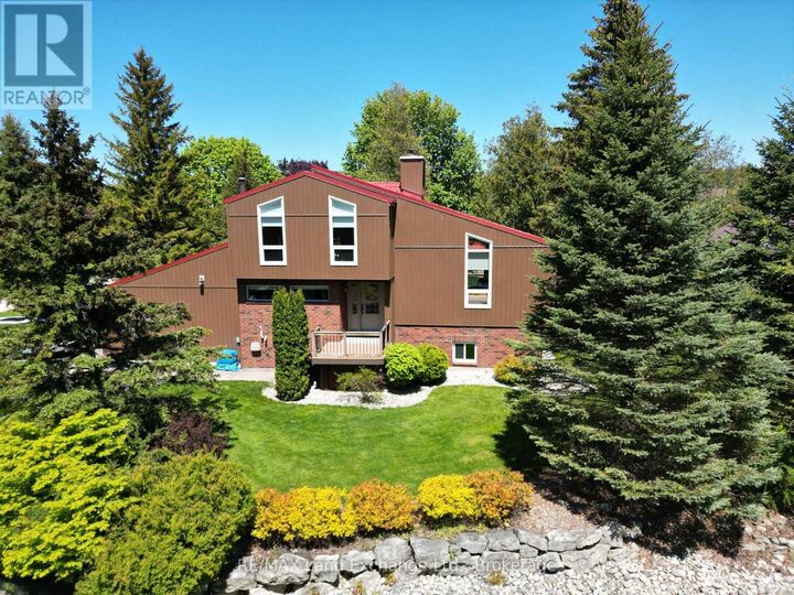 Property Photo: 40 Eastwood Crescent ON N2Z 2X6