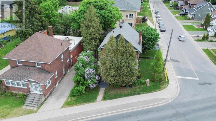 Property Photo: 951 Wellington St E ON P6A 2N8