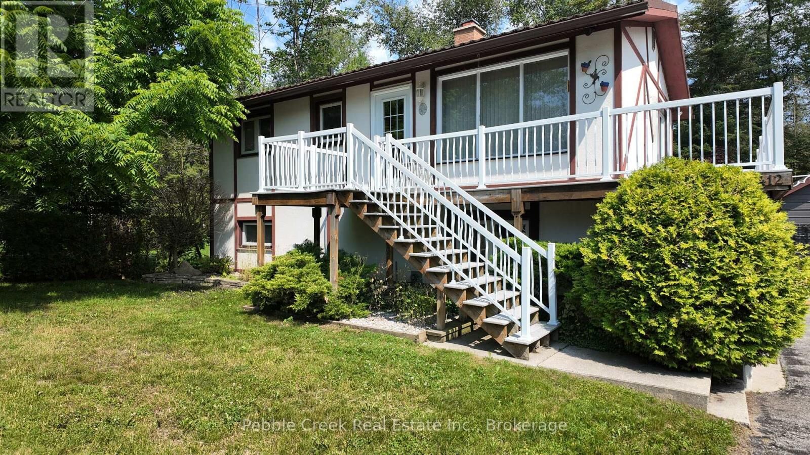 Property Photo:  412 Ash Street  ON N2Z 2X3 