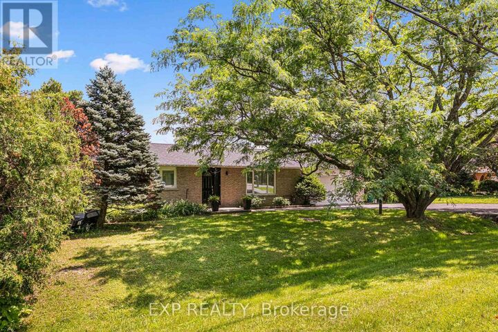 Property Photo: 10 Queen Anne Crescent ON K2C 3H1