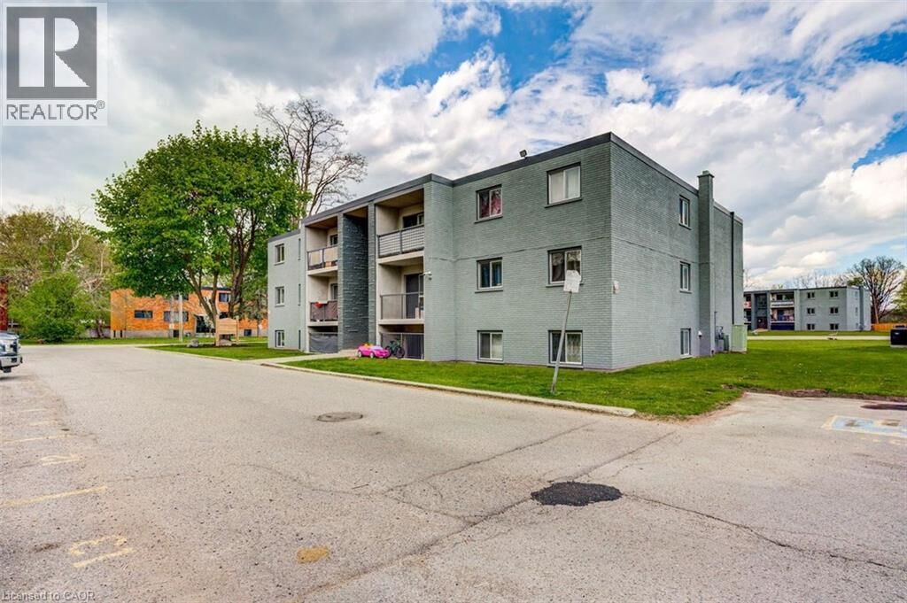 Property Photo:  94 King Edward Avenue 6  ON N5Z 3S9 