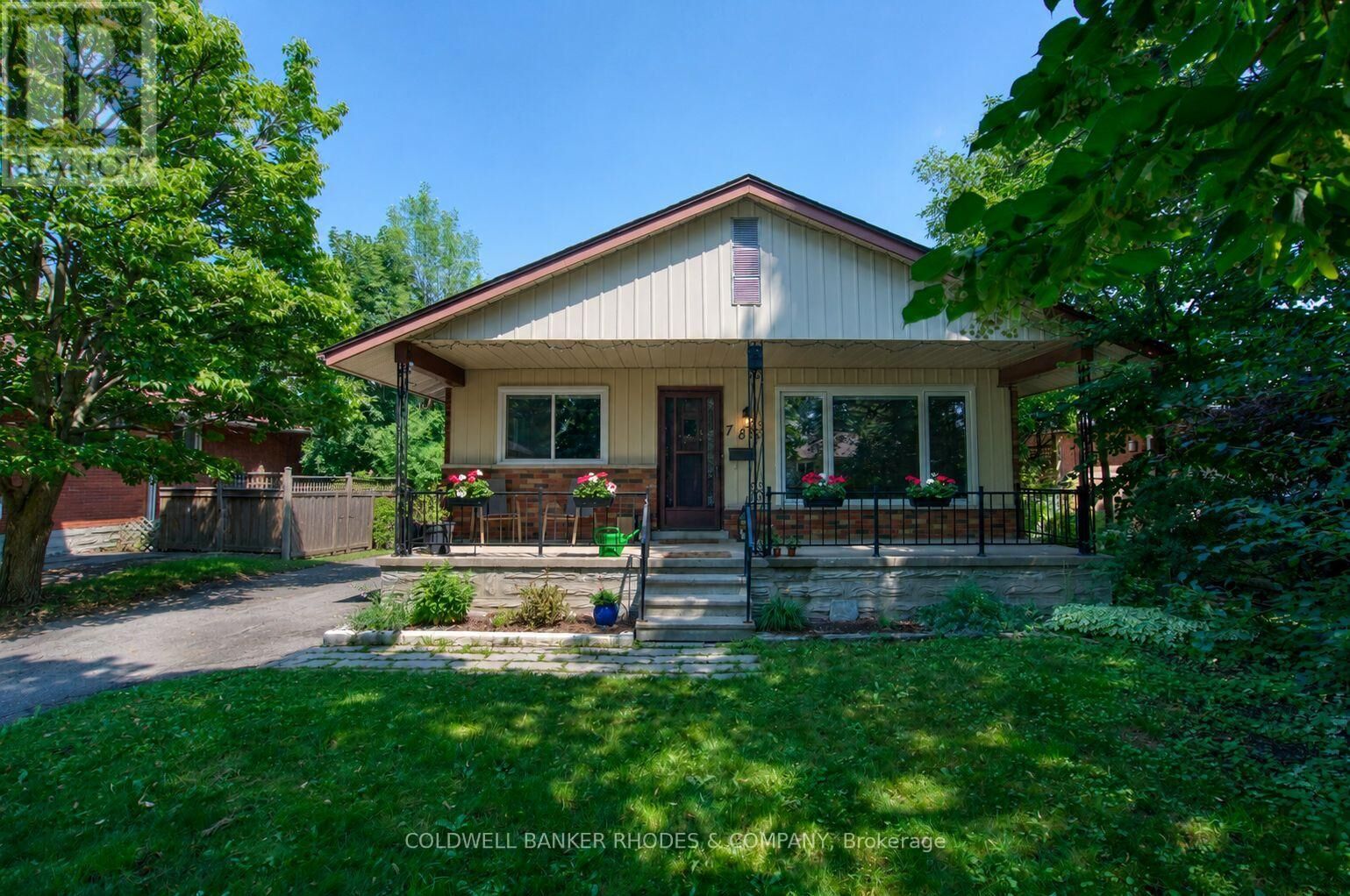 Property Photo: 781 Dickens Avenue ON K1G 2X9