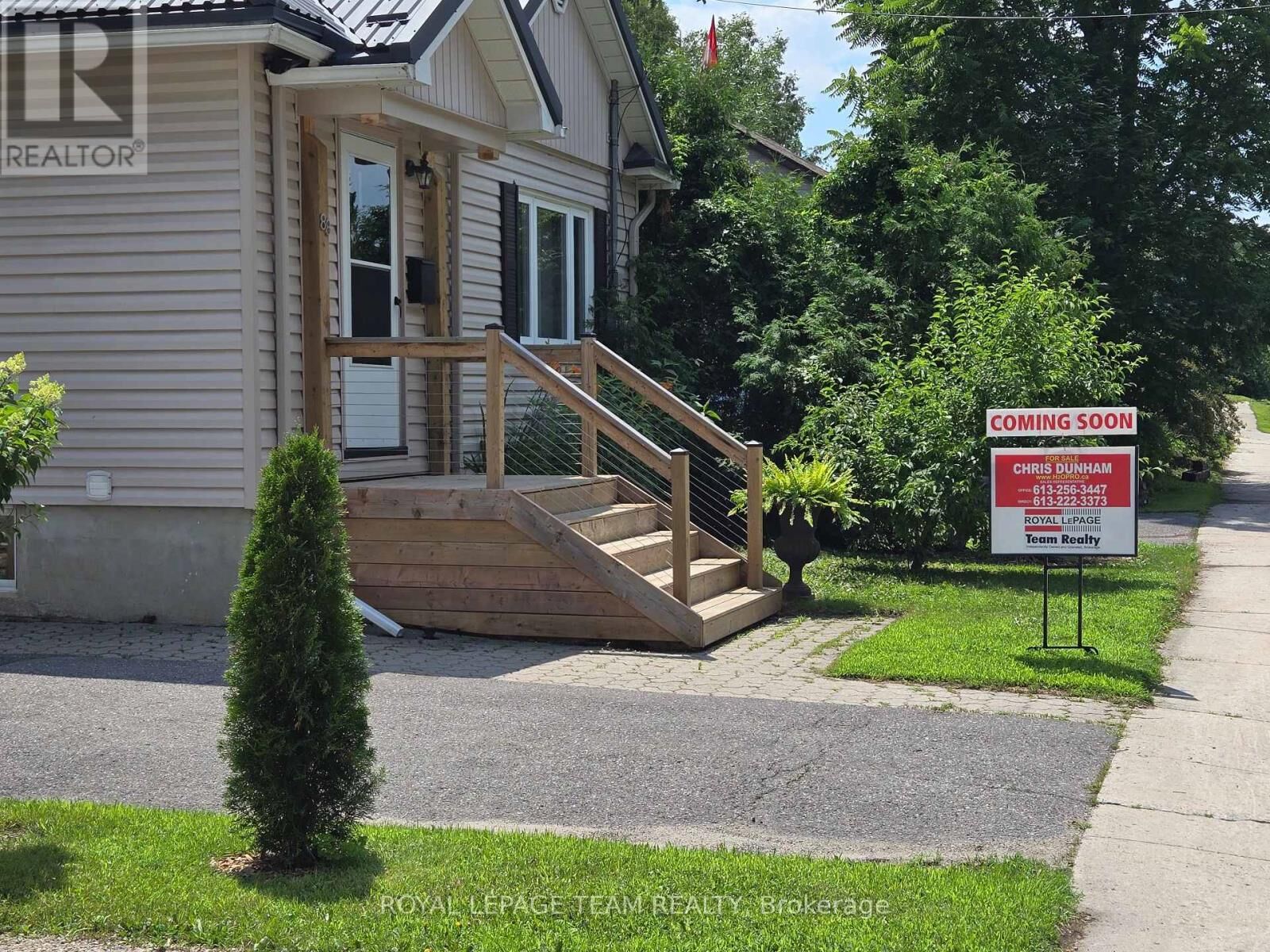 Property Photo:  88 North Street North  ON K7H 2T3 